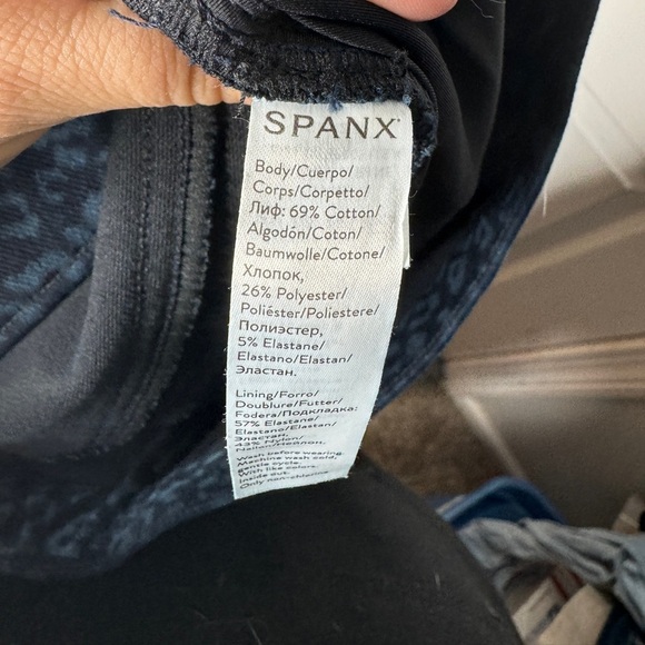 Spanx Jean-ish Blue Leopard Print Pull On High Rise Leggings
Size Medium - Picture 7 of 8